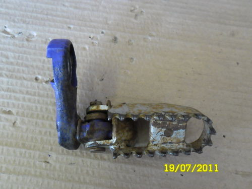 Kawasaki KLX 650 KLX650 Foot Pegs Pair 1997 97