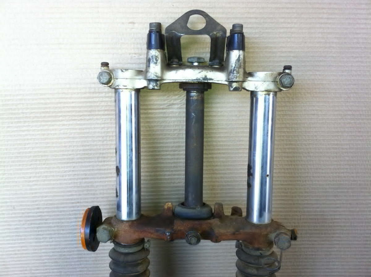 Suzuki TS185 TS 185 ER Triple Clamps Steering Stem Tree