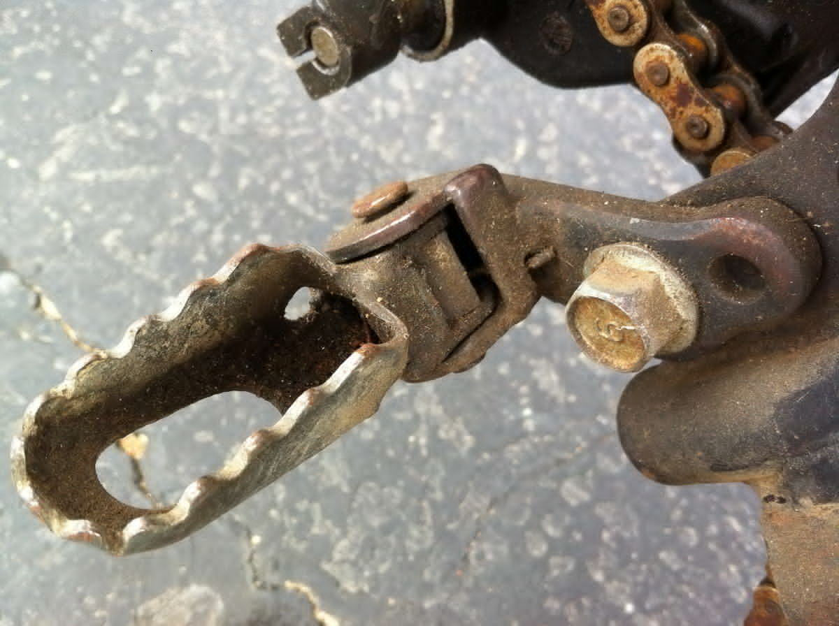 Left Footpeg Foot Peg Rest to suit Yamaha XT200 XT 200 1984 84