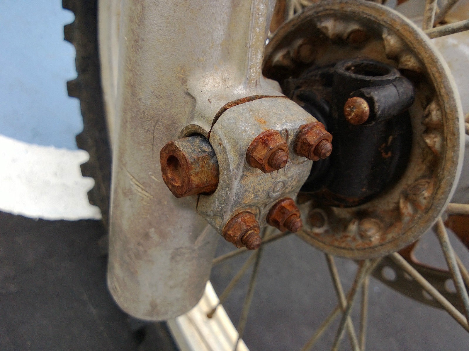 Front Axle Spindle Bolt to suit Suzuki DR250 DR 250 S 1995 95