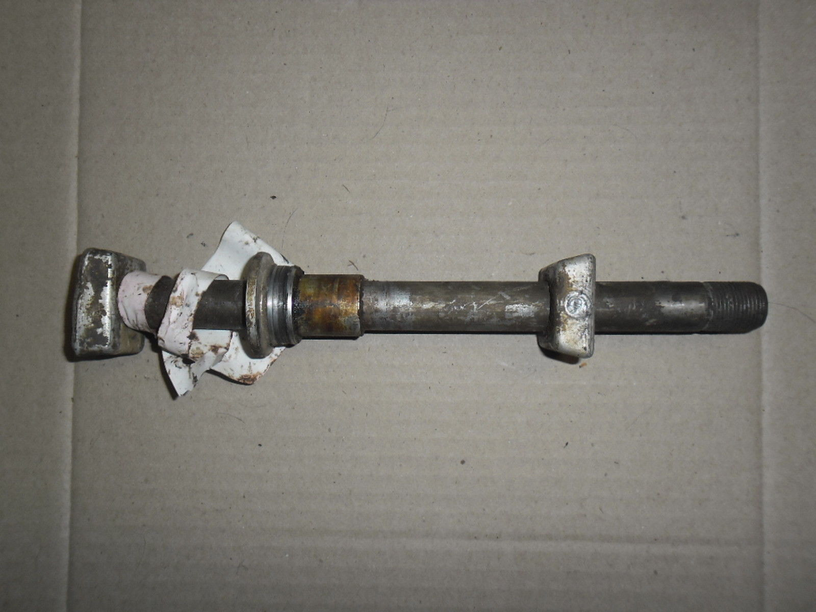 Rear Axle spindle shaft, Blocks & 1 Spacer to suit Husqvarna WR360 WR 360 2002