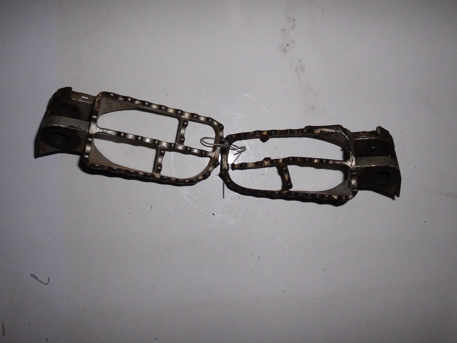 Footpegs Foot Pegs Rests for Kawasaki KX250 KX 250 1998 98 Needs Repair