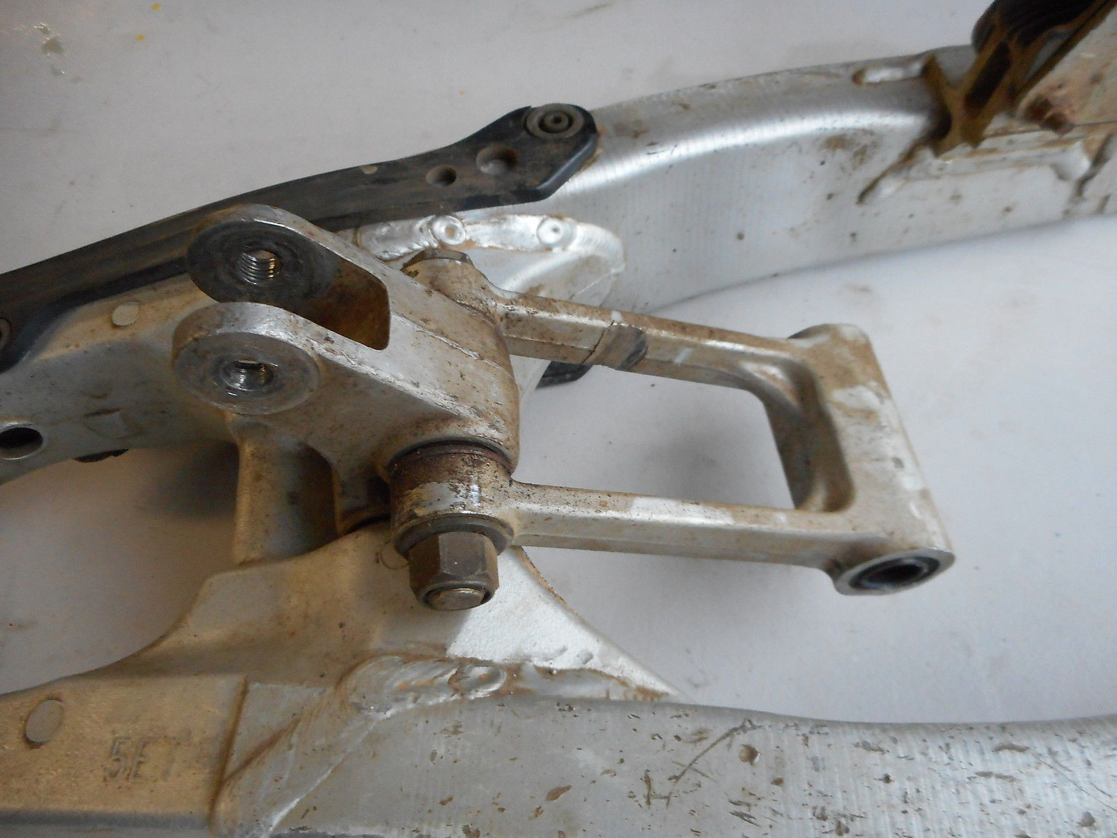 Swing Arm Rear Suspension Arm Linkages Shaft for Yamaha YZF250 YZ250 2001 YZ250F