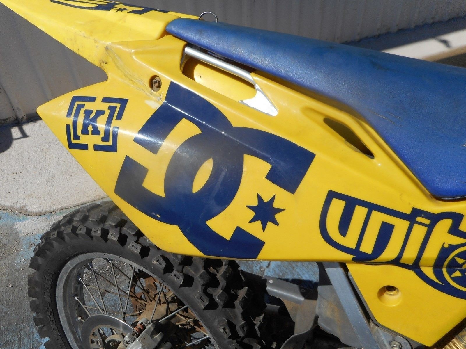 06 HUSQVARNA TE450 Right Sidecover Plastic Side Cover TE 450 2006 '06