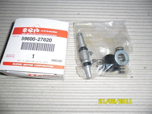 Suzuki Master Cylinder Spring & Piston 59600-27820 New