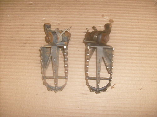 Kawasaki KXF KX 250 F 250F 05 Foot Peg Pair Left Right