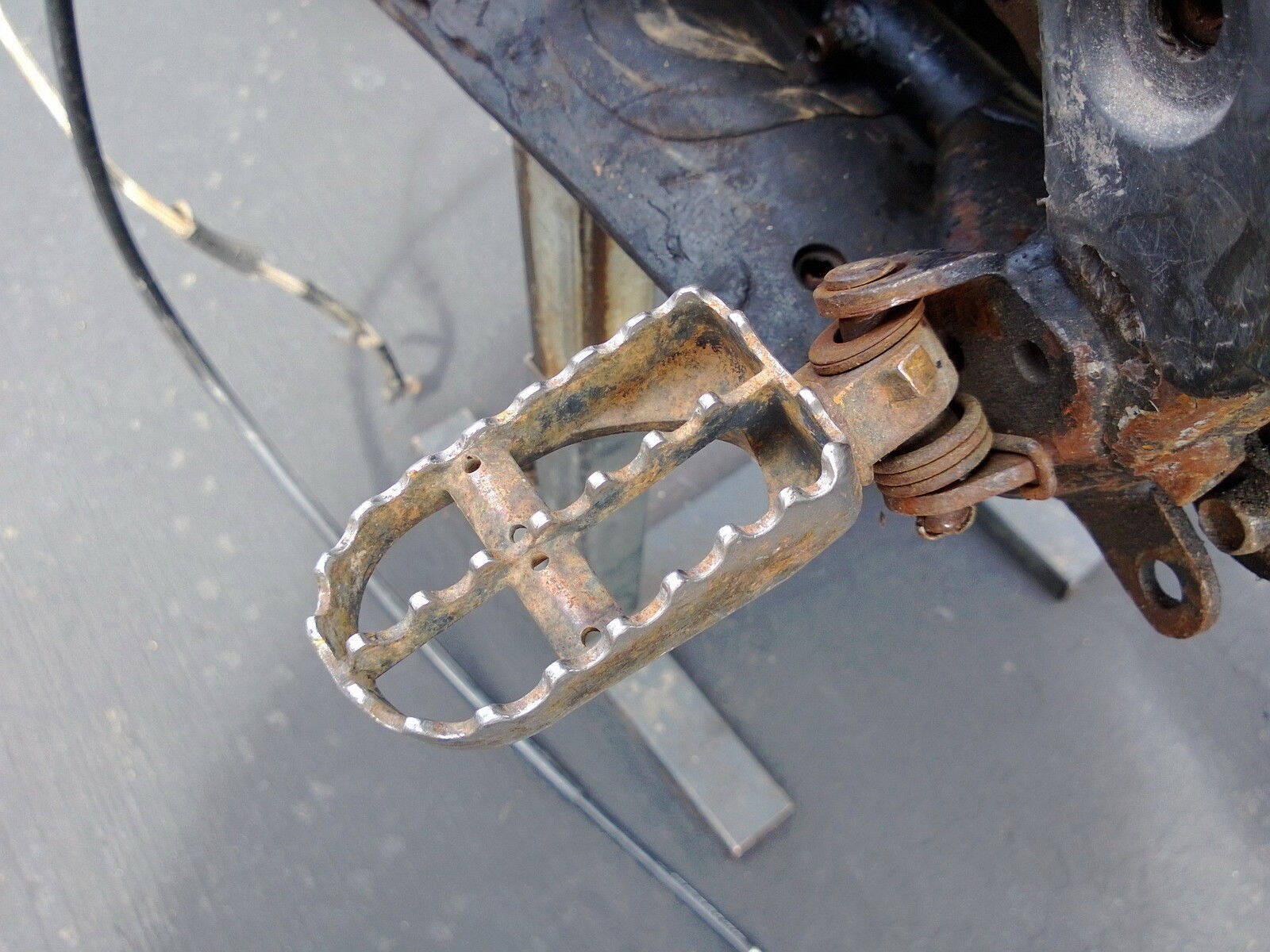Left Footpeg Foot Peg Rest to suit KTM 250SX 250 SX 1990 90