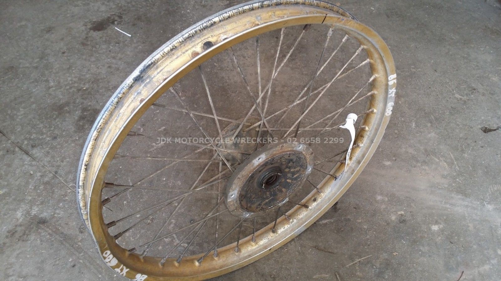 Front Wheel Hub Spokes Rim off a Yamaha XT600 XT 600 1986 86