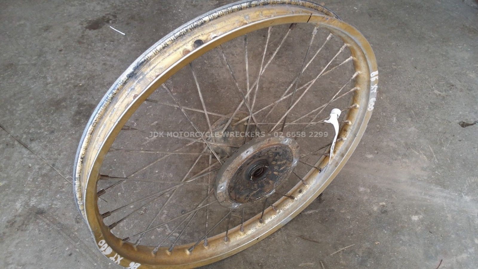 Front Wheel Hub Spokes Rim off a Yamaha XT600 XT 600 1986 86