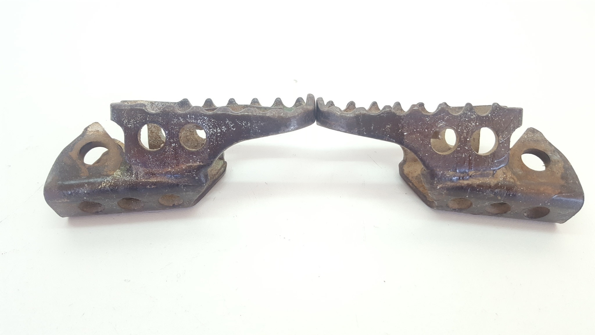Footrest Foot Pegs Yamaha  YZ 125 250 490 WR 500 80 TTR 90 XT