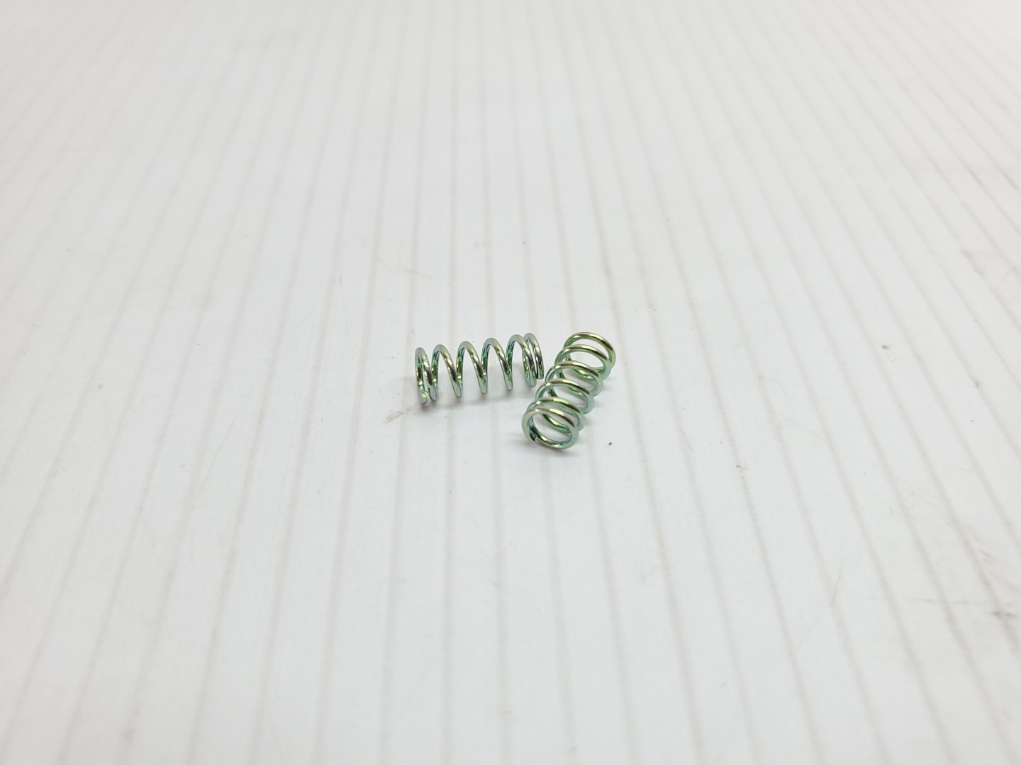 New Kawasaki KDX 200 220R 300 KLX 650R Pair of Foucus Adjusting Springs 92081-1519 NOS
