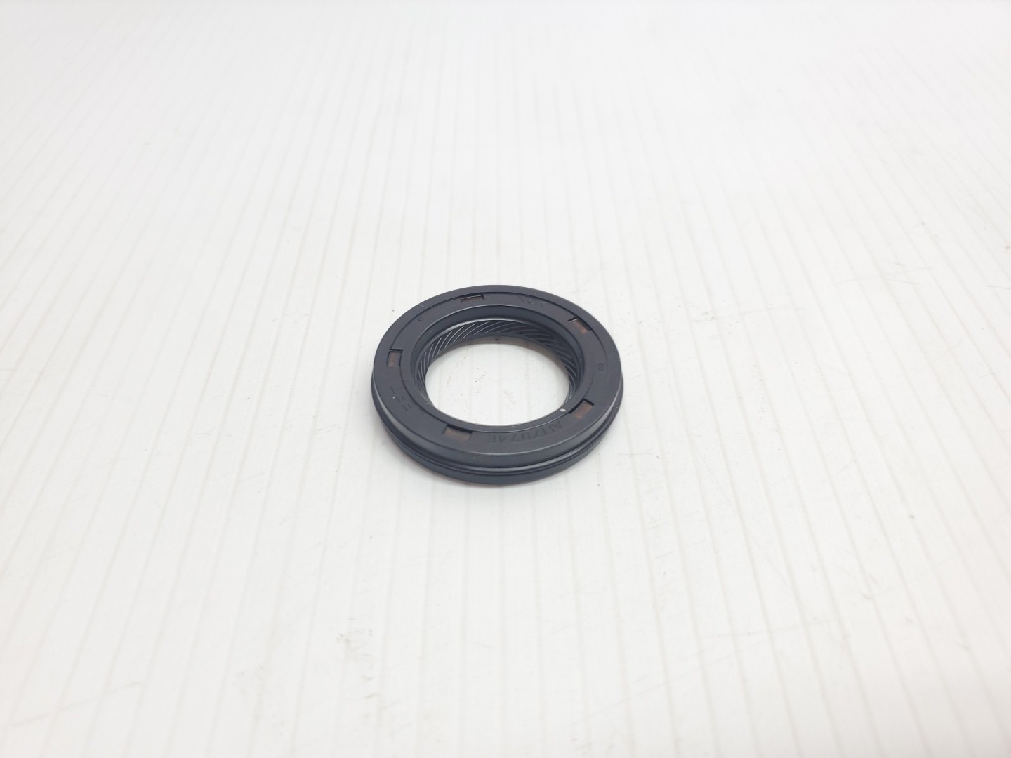 New Kawasaki ZX750 ZN700 KZ700 Oil Seal 92049-1090 NOS