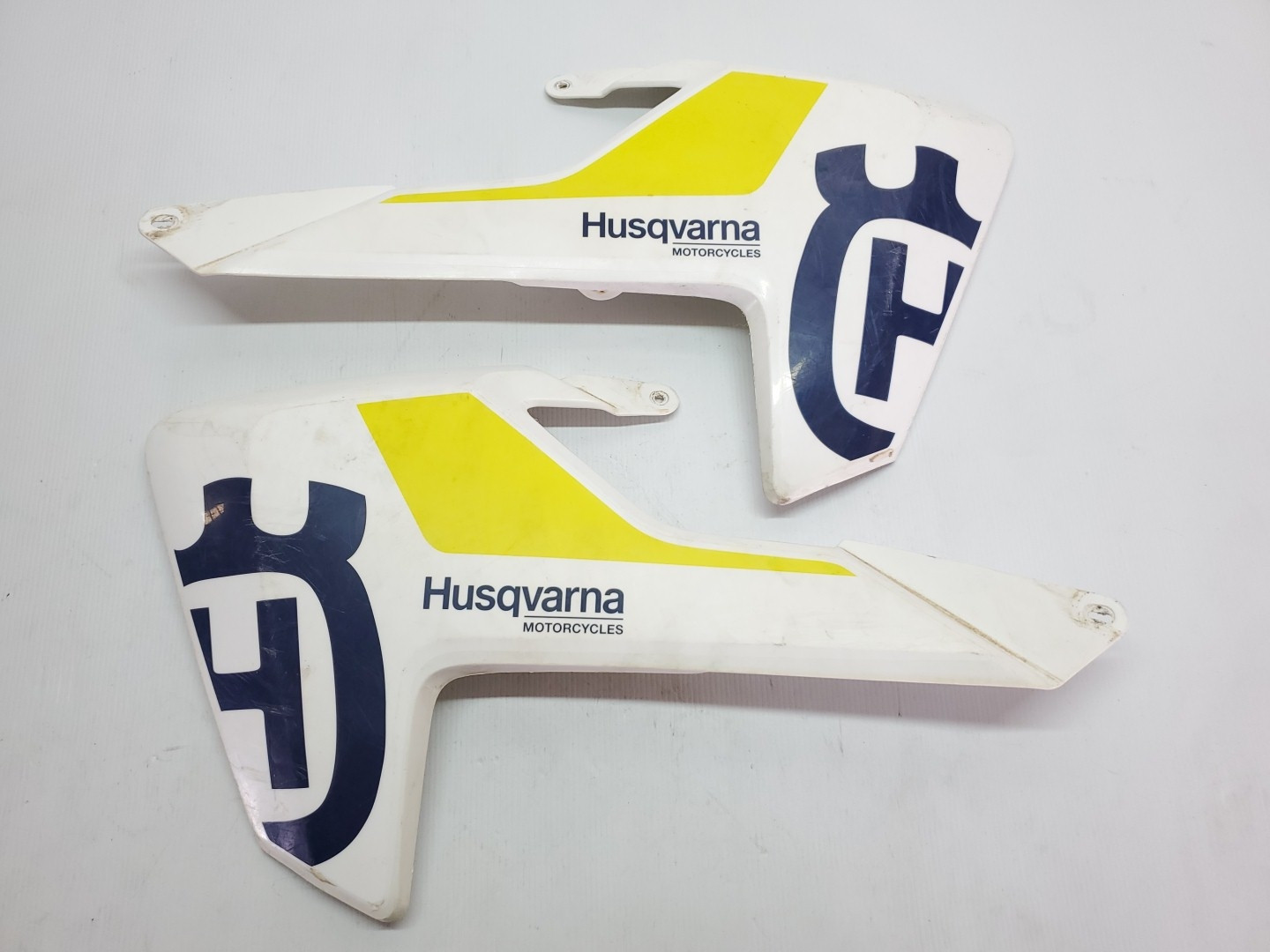 Husqvarna TE250i 2019 Damaged Radiator Shrouds No.1TE 250i 300i FE 250 350 450 501 #883 KTM