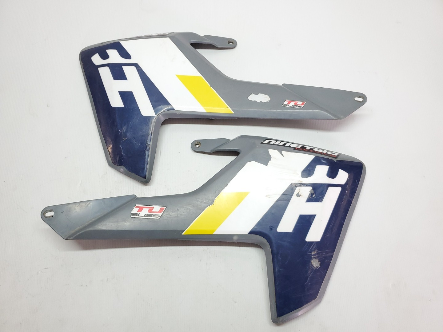 Husqvarna TE250i 2019 Damaged Radiator Shrouds No.2 TE 250i 300i FE 250 350 450 501 #883 KTM