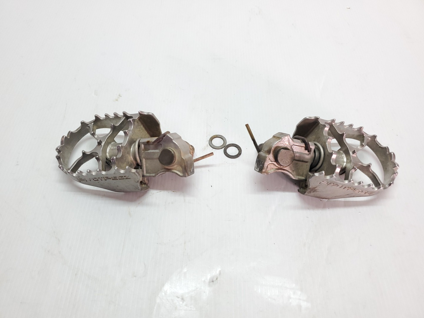 Husqvarna TE511 2014 Pivot Pegs TE TC 499 511 11-14 #886