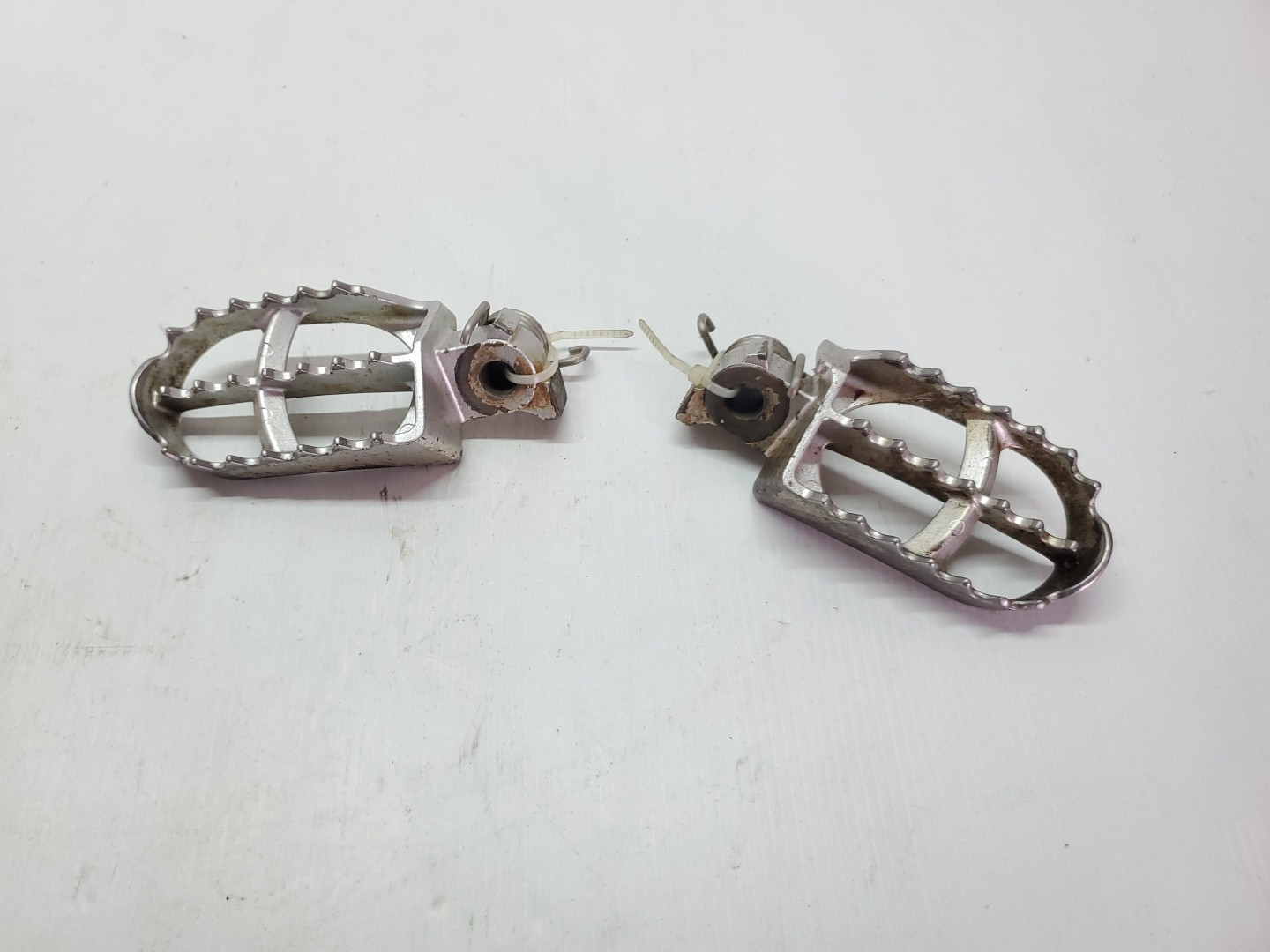 Husqvarna TE511 2014 Standard Foot Pegs TE TC 499 511 11-14  + Other Models #886