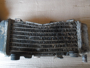 Yamaha YZ250 YZ 250 1991 Left Radiator Cooler Reservoir Bent Damaged