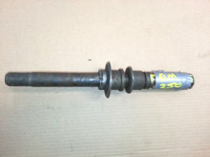 Front Axle spindle shaft to suit Suzuki RM250 RM 250 NOT 1972