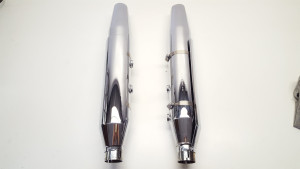 Harley Davidson Exhaust Mufflers Pair Set 64900141 64900142
