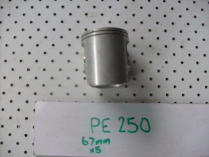 Suzuki PE250 PE 250 Piston 67mm STD New NOS 1980-1981