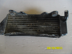 Yamaha YZ400 YZF YZ F 400 YZ400F 99  Left Radiator Water Cooler Parts Bits Fair