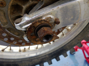 Rear Axle Spindle Bolt Shaft to suit Suzuki DR250 DR 250 S 1990 90