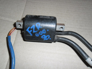 Ignition Coil Spark Coil For Yamaha FZR600 FZR 600 CM12-39 1990
