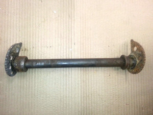 Rear Axle spindle shaft to suit Suzuki DR250 DR 250 1995