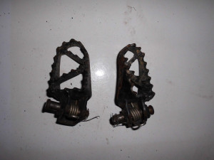 Footpeg Foot Pegs Rests to suit KTM 250EXC 250 EXC 1999 99