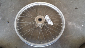 Front Wheel Hub Spokes Rim off a  Yamaha YZ400F YZF 400 1998 98 250