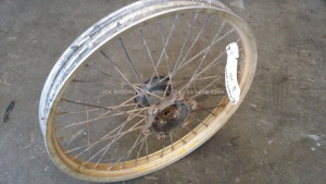 Front Wheel Hub Spokes Rim off a Husqvarna WR400 WR 400 1986 86