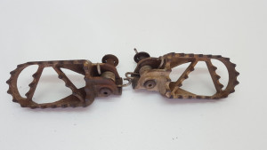 L+R Footpegs HUSABERG FE450 2004 FE 450 550 650 Set Pair 