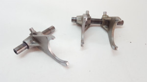 Gear Shift Fork 1 2 3 Suzuki DR600S 1985 DR 600 R S 84-89 Selector Forks