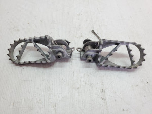 Husqvarna 701 Supermoto 2019 Foot Pegs Left & Right SM Enduro 16-24 #P76