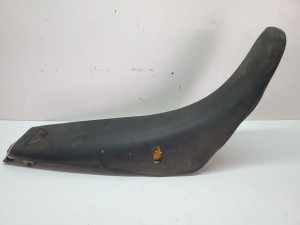 Yamaha YZ250 1999 Seat 1 Damaged Mounting Tab YZ 125 250 98-00 #ES